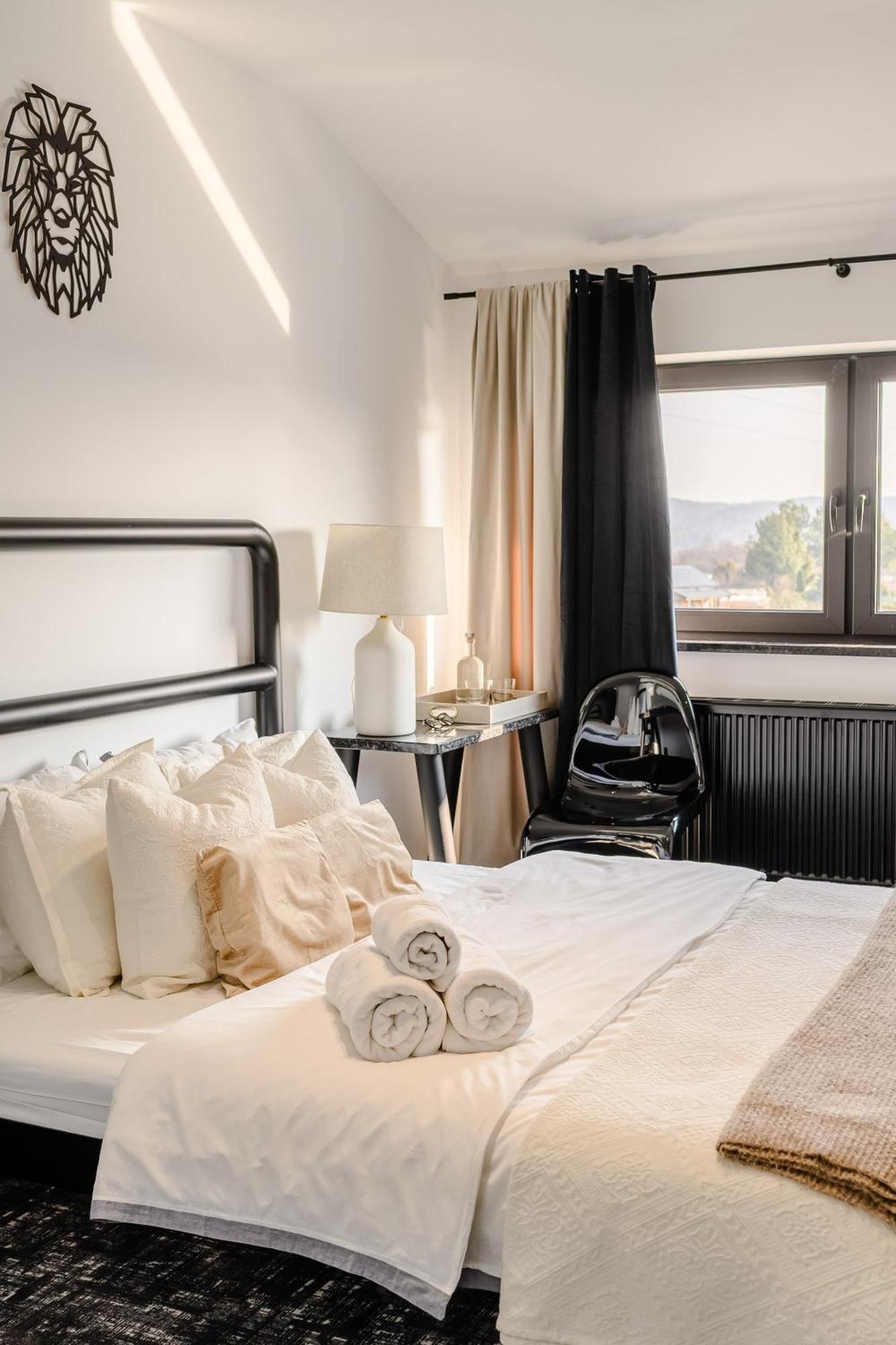 Golden Lion House Bed&Breakfast Rumia Luaran gambar
